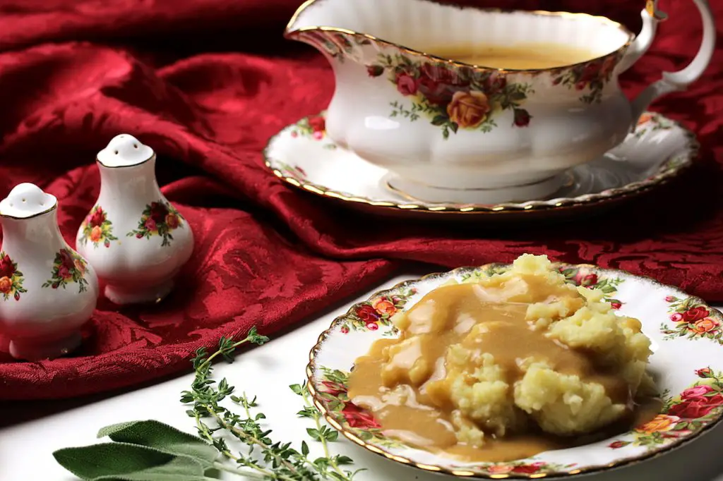 https://theveganharvest.com/wp-content/uploads/2018/11/ultimate-vegan-gluten-free-gravy_6c-1024x682.jpg