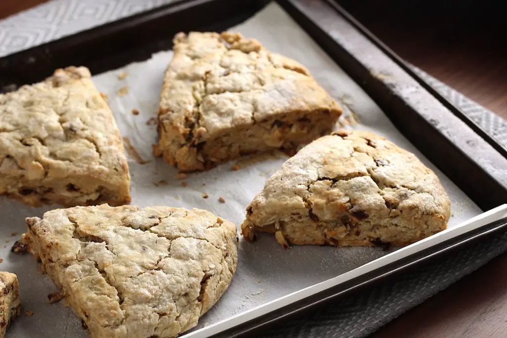 vegan-gluten-free-cardamom-scones-walnuts-dates