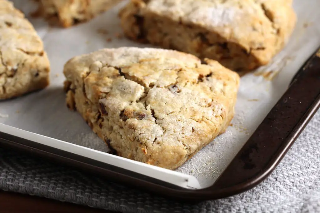 vegan-gluten-free-cardamom-scones-walnuts-dates