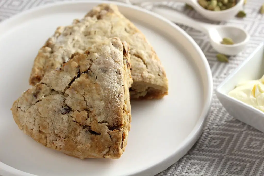 vegan-gluten-free-cardamom-scones-walnuts-dates