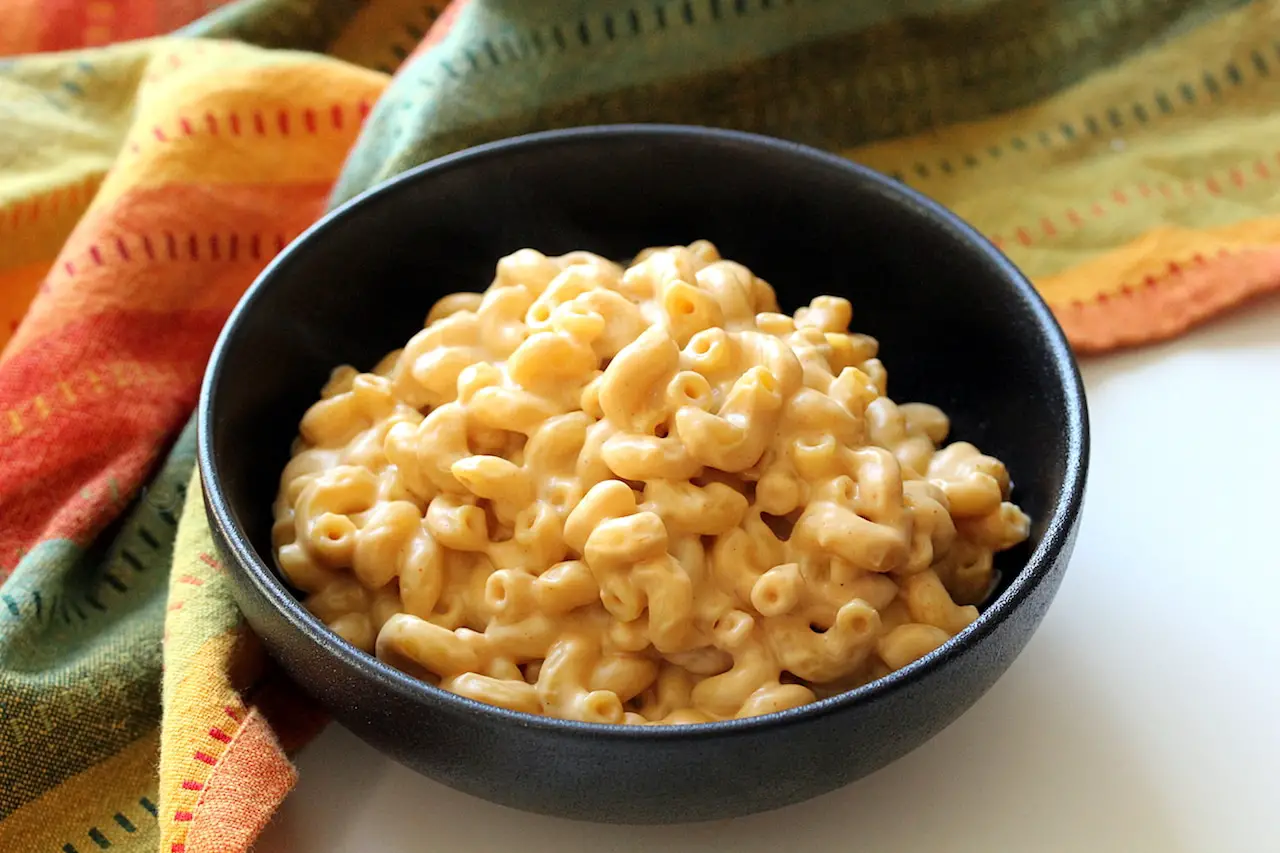 image of Easy Stovetop Vegan Mac and Cheese in a black bowl